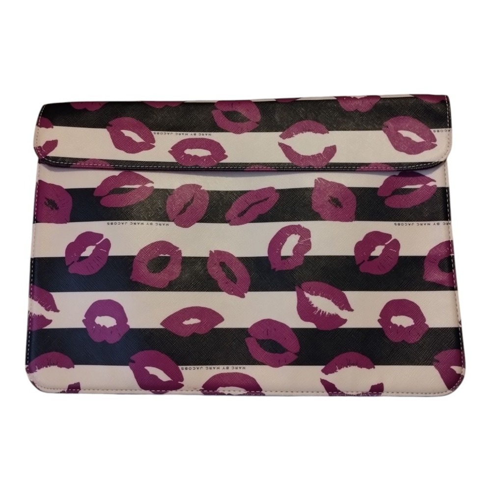 MARC BY MARC JACOBS Lip iPod Protective Sleeve Mini Purse Clutch Computer Case